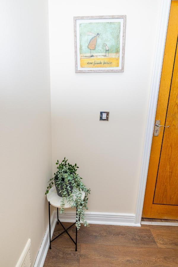 Two Bed Apartment Near Canary Wharf London Exterior photo