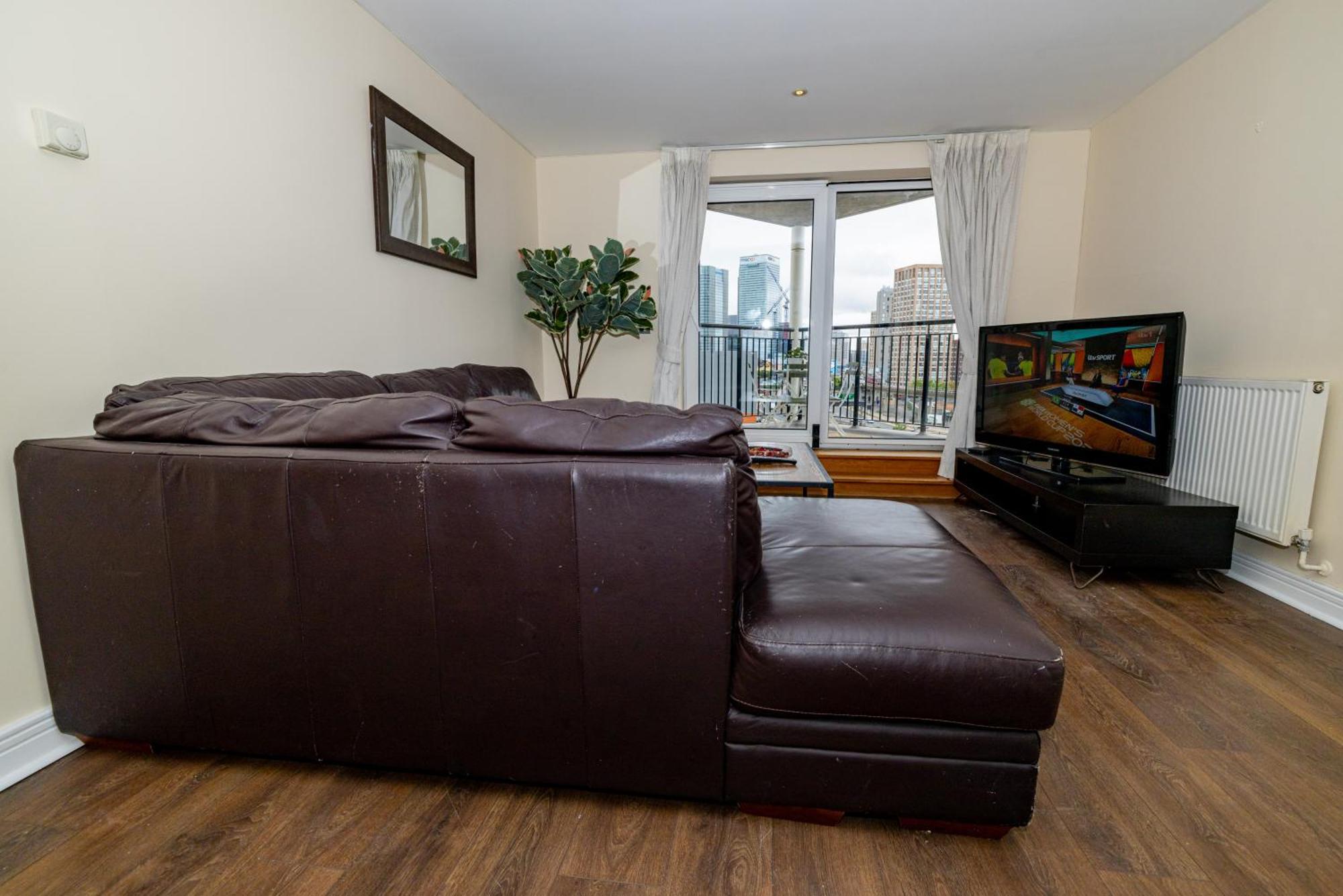 Two Bed Apartment Near Canary Wharf London Exterior photo