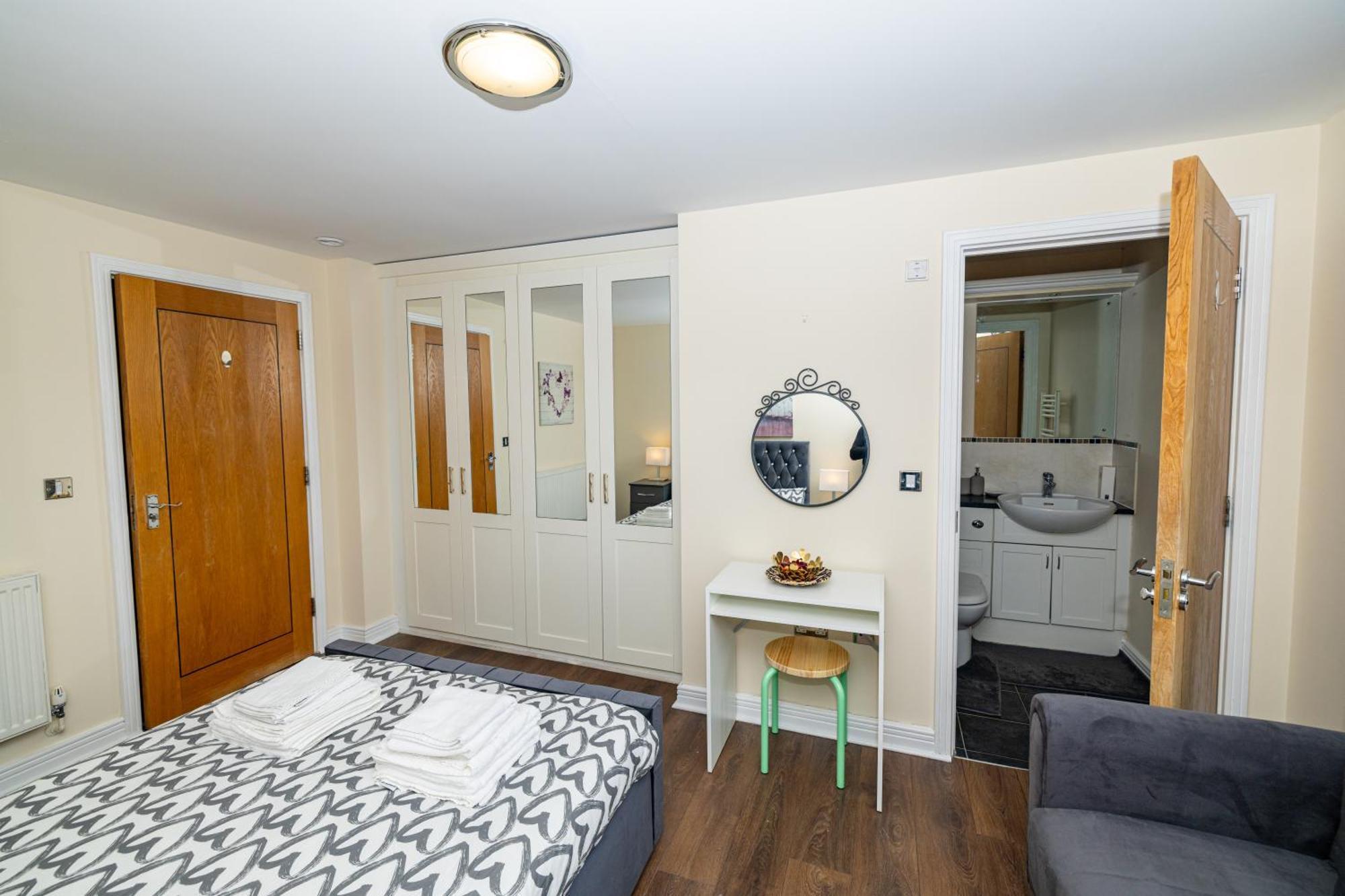 Two Bed Apartment Near Canary Wharf London Exterior photo